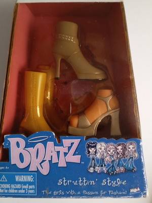 Bratz MGA vintage shoe set new in packaging