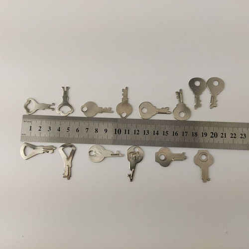 Lot of 14 old keys for suitcases and boxes used