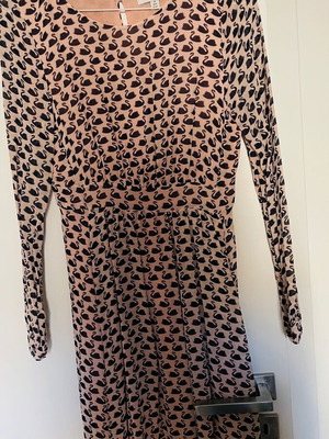 Emily and Fin midi dress like new, blue and pink with swan pattern