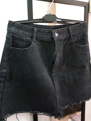 Shein black denim skirt size 44 like new