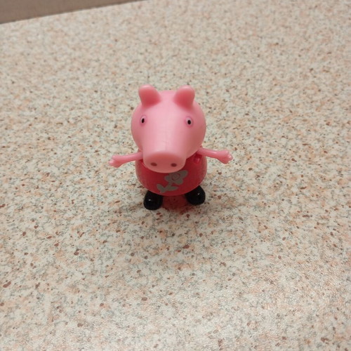 Peppa Pig family figures used with one missing hand