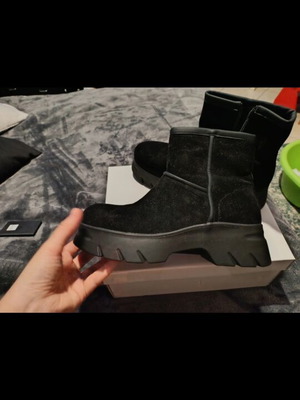 Ankle boots new, size 39, black