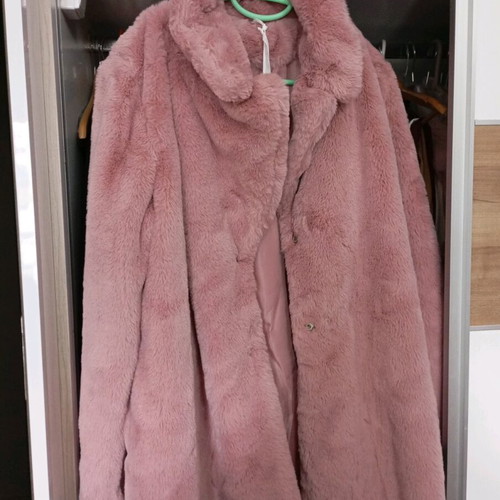 Pink Faux Fur Coat New, Size XXL