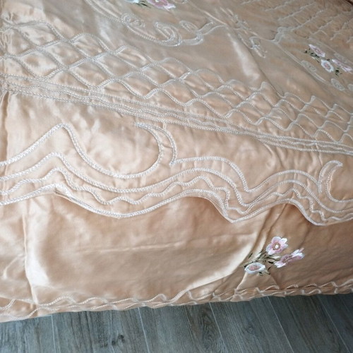Vintage bridal quilt set with caramel pillow satin champagne