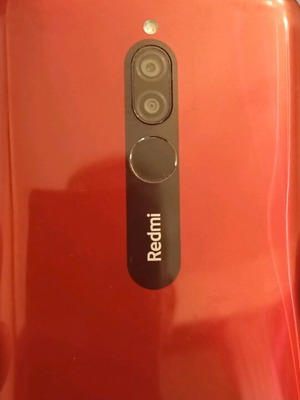 Xiaomi Redmi 8 red like new, 3GB RAM, 32GB with memory card