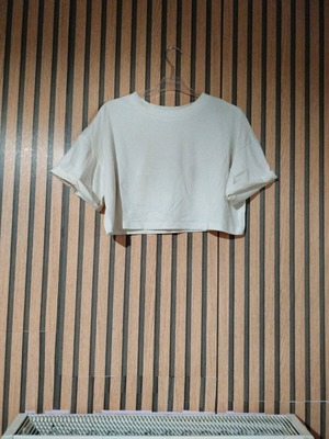 White Shein short-sleeve crop top like new, size M