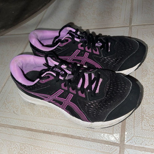 Asics αθλητικό γυναικείο παπούτσι μεταχειρισμένο, μαύρο και μωβ, νούμερο 36