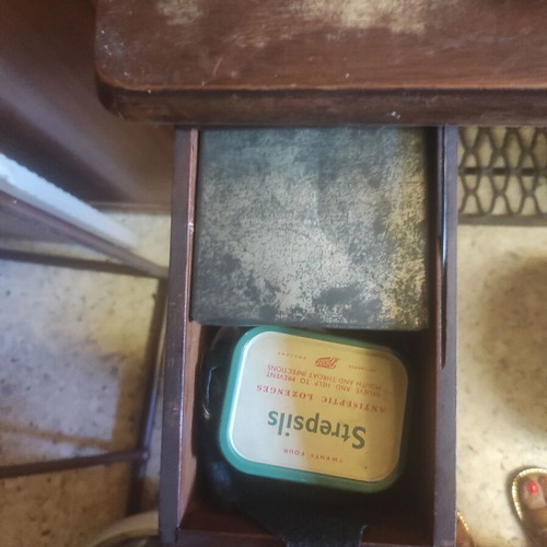 Singer 1922 sewing machine used, functional with papers