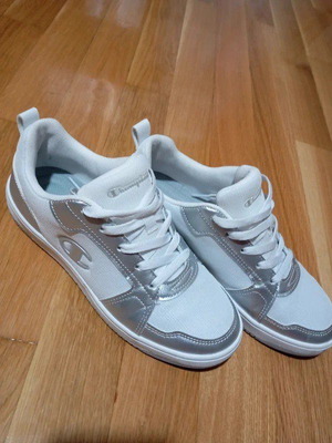 Champion sneakers σαν καινούργιο, άσπρα και ασημί, μέγεθος 38