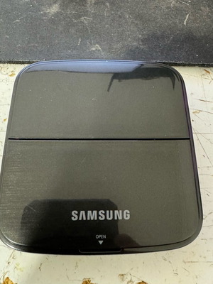 Samsung Galaxy Universal Multimedia Desktop Dock EDD-D200BE like new