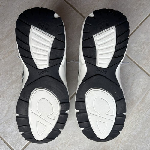 Athletic shoes size 44 like new, white