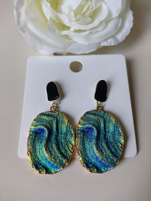 Earrings new with white and green color