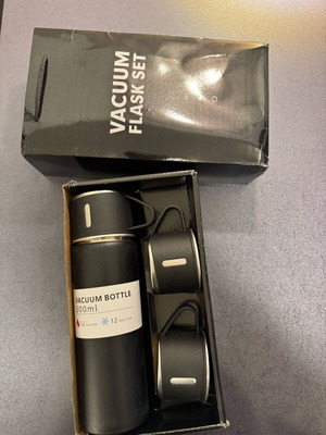 Vacuum bottle with cups new