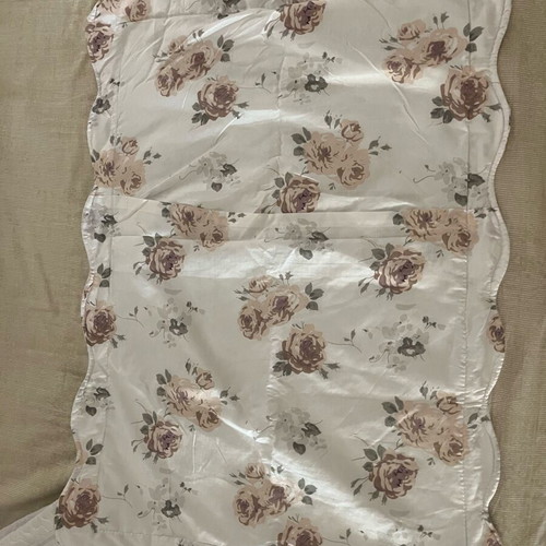 Quilted double-sided bedspread with floral design and pillowcases, new