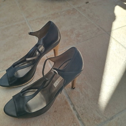 Pura Lopez women's black leather heels like new, size 39
