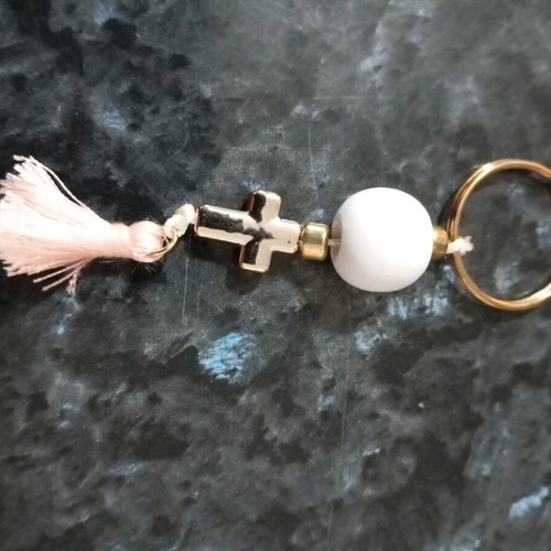Handmade keychain, with a gold cross, Fuchsia tassel, white round wooden bead, new