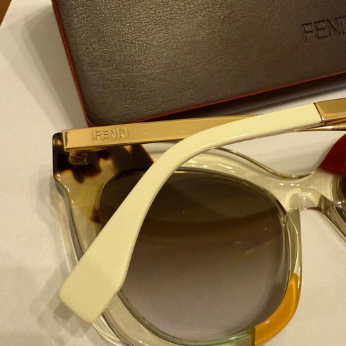 Fendi sunglasses like new, multicolor