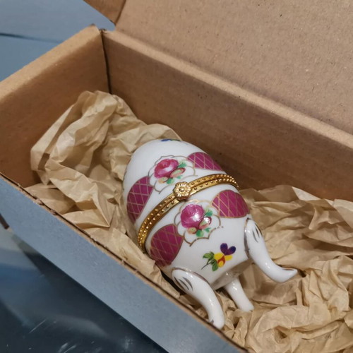 Porcelain egg used with hand-painted decoration Paris Royal
