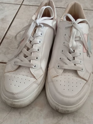 Famous Shoes women's white athletic shoes like new size 40