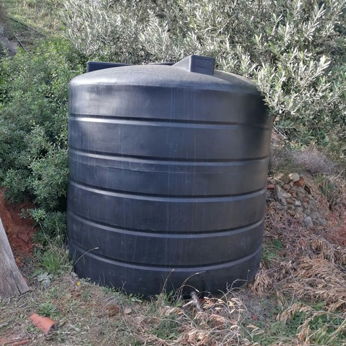 Black 5000-liter vertical cylindrical water and oil tank