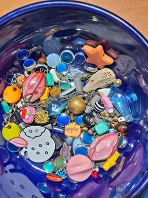 Beads set like new, 140g acrylic, ceramic, metallic, and star-shaped chalcedony