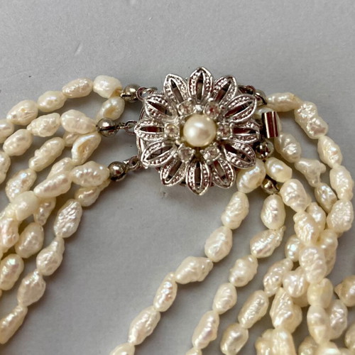 Vintage 1960s pearl set used, necklace and clip-on earrings