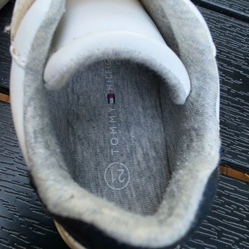 Tommy Hilfiger kids white sneakers used, size 21, velcro