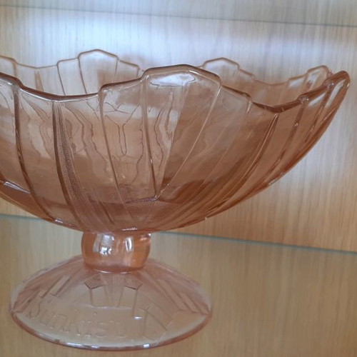 Bowl Sunkist pink glass collectible, used