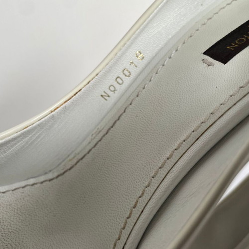 Louis Vuitton leather heels size 40 used, beige