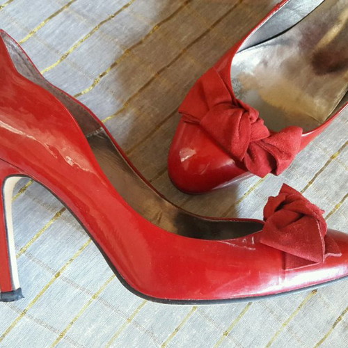 Vicenza shoes used, Italian leather red pumps with suede bow