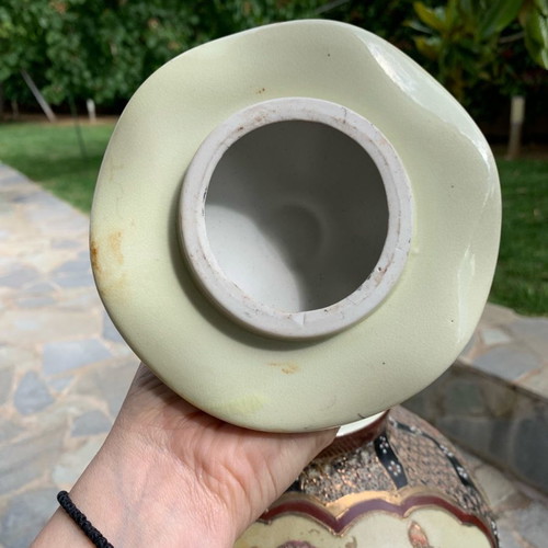 Japanese Satsuma vase like new, 23cm height with lid, embossed