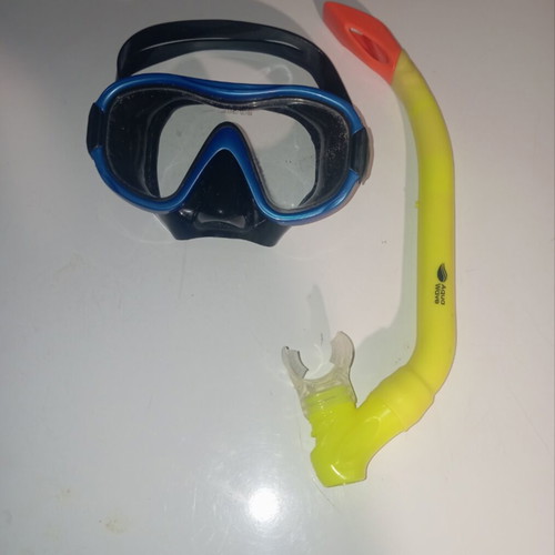Mask and snorkel like new