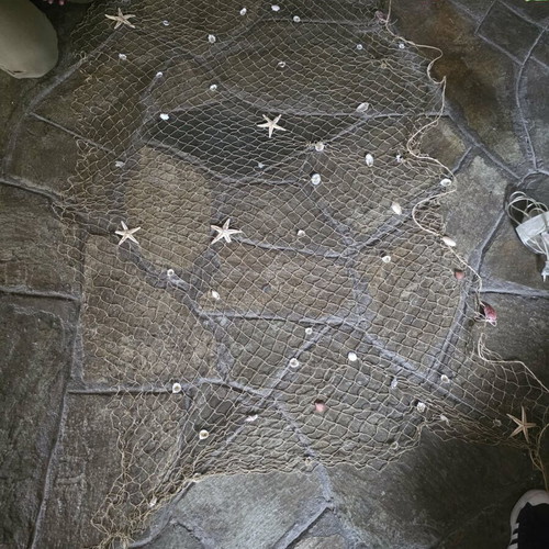 Decorative wall net with shells like new
