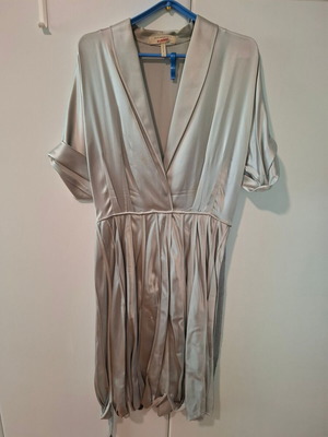 BCBG Max Azria Runway satin dress size L like new, silver