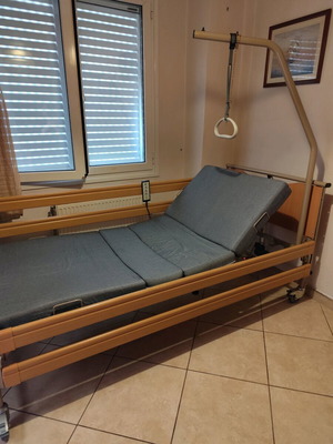 Νοσοκομειακό κρεβάτι μεταχειρισμένο με φρένα και αναδίπλωση μηχανισμό