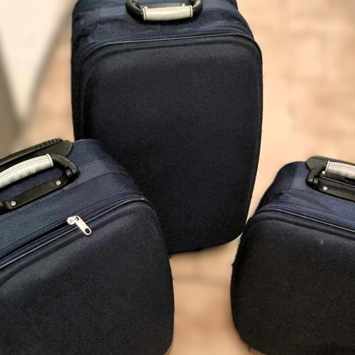 Suitcase set dark blue like new, three sizes travel