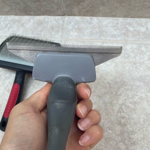 Pet combs used, suitable for large dogs