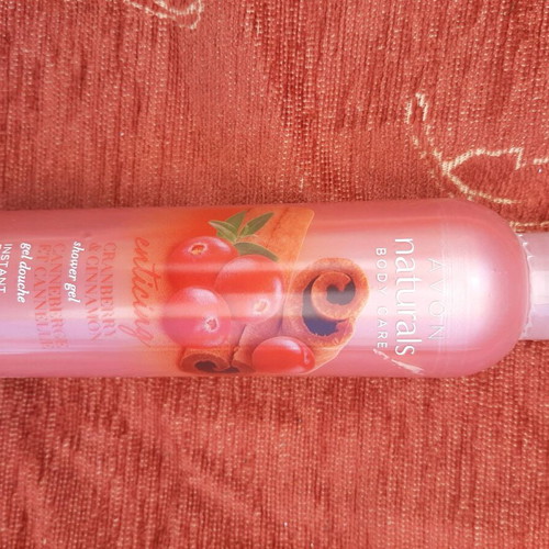 Avon Naturals Body Care Shower Gel cinnamon and cranberry new