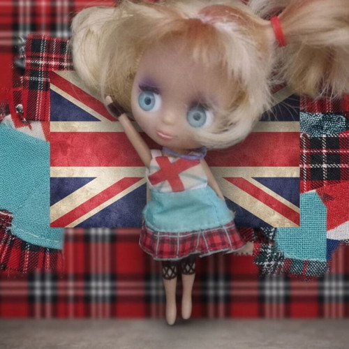 Mini doll collection of 4, Barbie Chelsea Rock 'N Royals, Blythe Lps, Simba Evil and Vintage