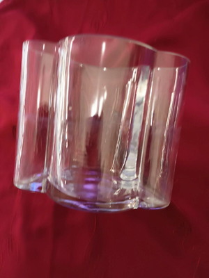 Vintage crystal vase like new