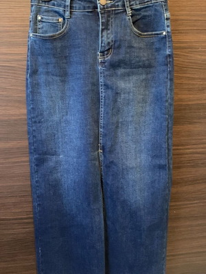 Denim skirt with slit like new, size S, blue