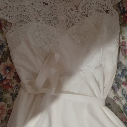 Wedding dress like new, handmade, size large, knee length