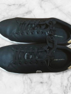 Tommy Hilfiger sneakers women's size 40 like new black gold