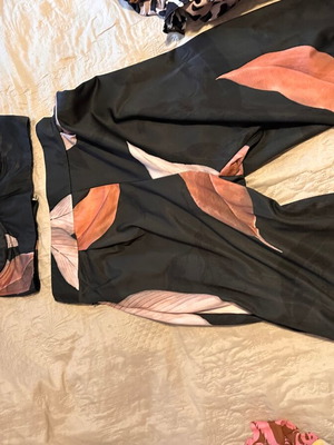 Aitheras Clothing set like new, black