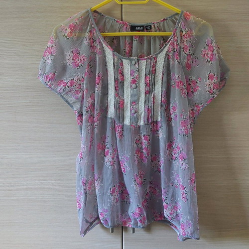 Gray transparent blouse tunic with pink, lilac and white flowers size XL like new
