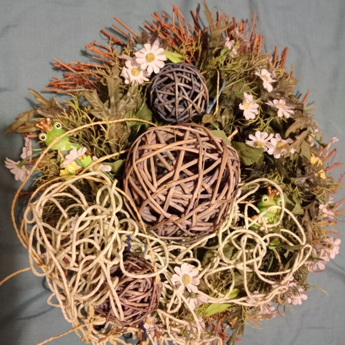 Decorative wreath used for wall or table, diameter 30-35 cm