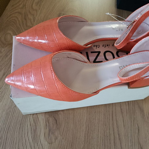 Bozikis coral croco pointed toe shoes size 38 new