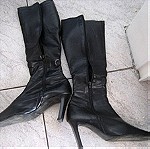  πωλείται γυναικείο ζευγάρι μπότες μαύρες Νο. 39