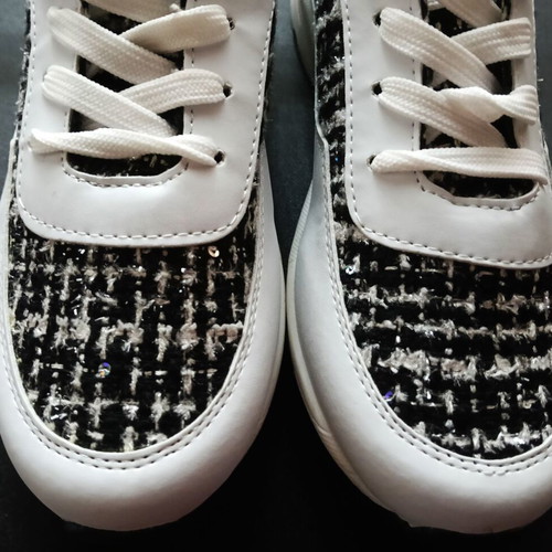 Creamberry’s women's athletic shoes new, white with black details, size 40
