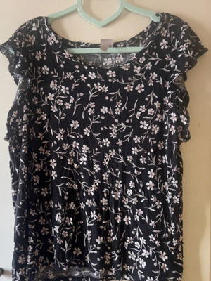 Floral sleeveless blouse H&M like new, size Large, black and beige